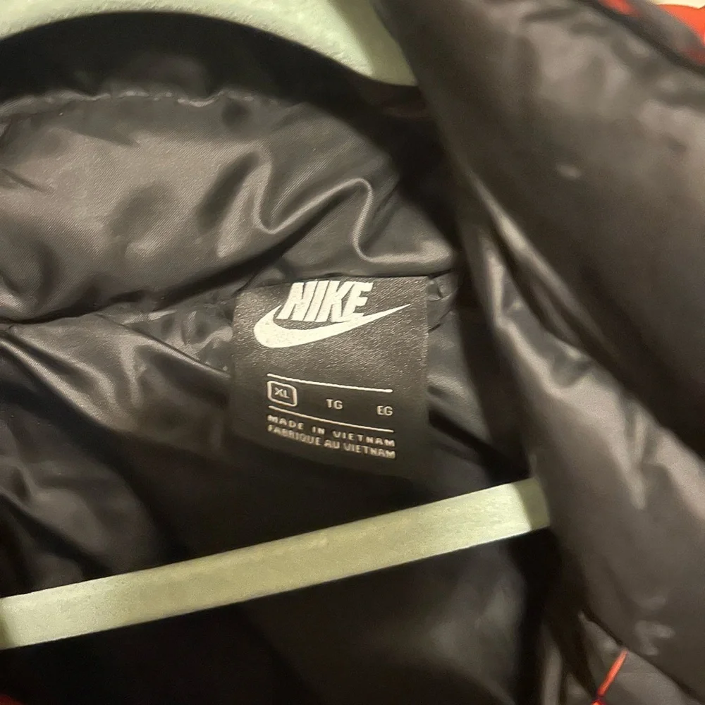Nike Vibrant Orange and Black Jacket - Picture 4 of 5